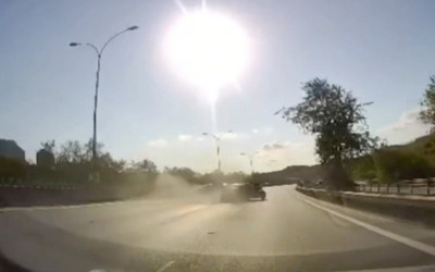 Pendik'te Hatalı sollama kaza getirdi iki otomobilin çarpışma anı araç kamerasında
