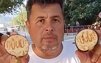 Osmaniye'de manav patlıcanı kesti Allah yazısını andıran yazı çıktı müşteri ağladı
