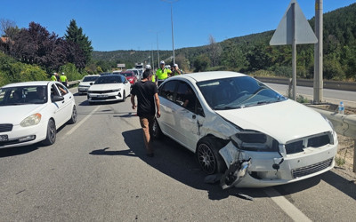 Çorum'da zincirleme trafik kazası: 5 kişi yaralandı