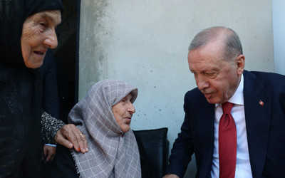 Cumhurbaşkanı Erdoğan, Rize'de komşularını ziyaret etti