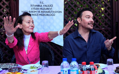 Gönülleri fethetti! Sinan Akçıl Etiler Huzurevi sakinleriyle bir araya geldi o anlar...
