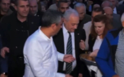 Vatandaşın börek teklifine Özgür Özel’den yanıt: Tövbe tövbe...