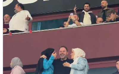 Esra Albayrak'tan Salah tezahüratı! Berat Albayrak ve Nevzat Aydın'dan galibiyet sevinci