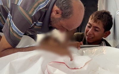 İsrail Gazze'de sivillere ve çadırlara ateş açtı hastanede kahreden görüntüler