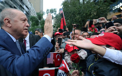 Cumhurbaşkanı Erdoğan'a New Yok'ta Türkevi girişinde coşkulu karşılama Türklerle böyle sohbet etti