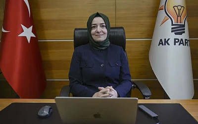 Fatma Betül Sayan Kaya istifa etti