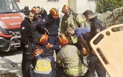 İstanbul'da yaşlı kadın üzerine bastığı kapak açılınca rögara düştü