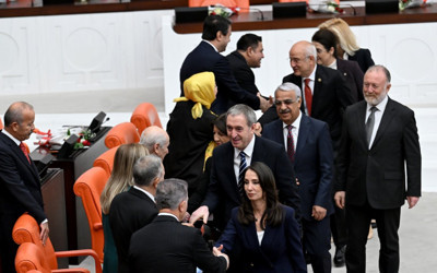 DEM Partililer Devlet Bahçeli ile selamlaşmak için sıraya girdi