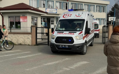 Düzce'de korkunç olay! 25 işçi gıda zehirlenmesi şüphesiyle hastaneye koştu