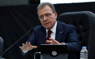 Mersin Büyükşehir Belediye Başkanı Vahap Seçer gözaltına alındı 3 belediyeye yolsuzluk operasyonu