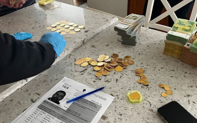 Mersin Büyükşehir Belediyesi soruşturmasında şüphelinin evinden servet çıktı