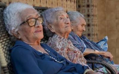 Uzun yaşamın sırrı araştırılıyor: Bu köyde kadınlar 100 yaşını görüyor