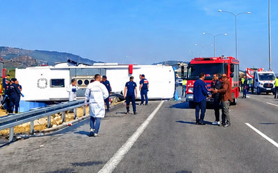 Manisa'da yolcu otobüsü ile çekici çarpıştı! Çok sayıda ölü ve yaralı var