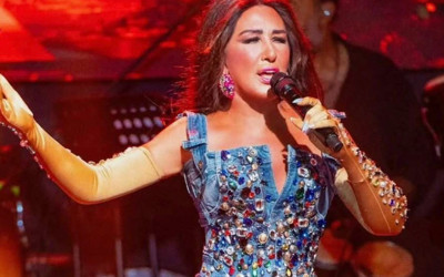 Nükhet Duru sahne aşkını kanıtladı! Meğer hiç aldırmadan şarkılarını söylemiş...
