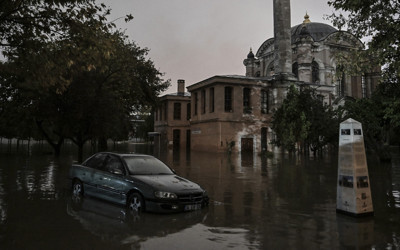 Kağıthane’de dere taştı! Tarihi Sadabad Camii sular altında kaldı