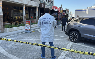 İstanbul'da kuyumcuya silahlı saldırı! Gasp ettiği otomobille kaçtı