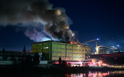 Tuzla'da ayakkabı fabrikası alev alev yanıyor
