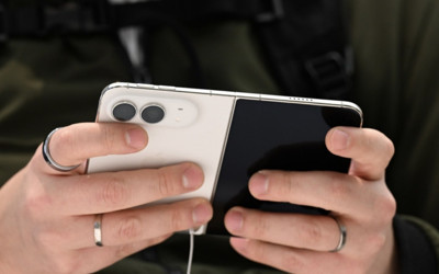 Apple'ın ilk katlanabilir telefonu iPhone Duo satışa sunuldu! Fiyatı...