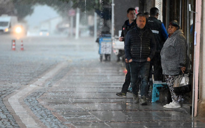 Meteoroloji sarı kodlu uyarı yapmıştı! Sağanak başladı