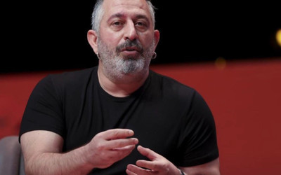 Cem Yılmaz arkadaşlarıyla görüntülendi! Filminde rol alacak isimlerde yanındaydı...