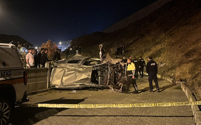 Erzurum'da hafif ticari araç şarampole devrildi: 2 ölü 2 ağır yaralı