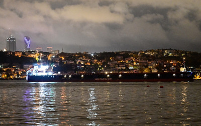 İstanbul Boğazı'nda gemi trafiği geçici olarak askıya alındı