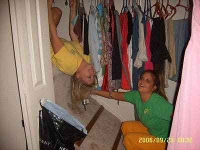 Sarhoş kızların Facebook rezaleti - Resim: 1