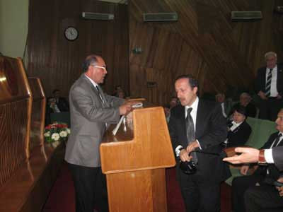 AK Partililer Sözcü gazetesini yırttı! - Resim: 3