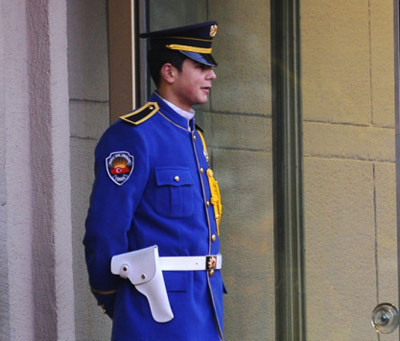 Polisler sarı-lacivert oldu - Resim: 1