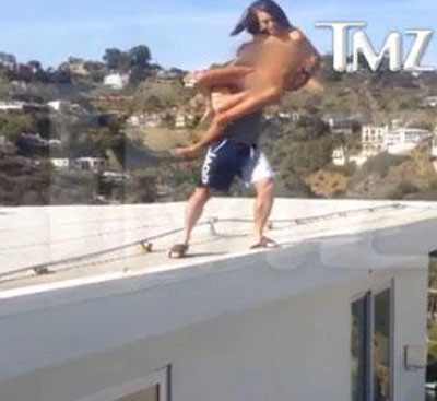 Ünlü playboy çıplak kadını çatıdan attı - Resim: 2