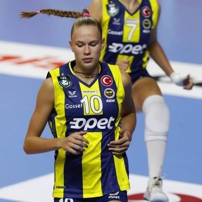 Fenerbahçe'nin Rus yıldızı güzelliğiyle sosyal medyayı salladı! Peri kızı gibi... - Resim: 2