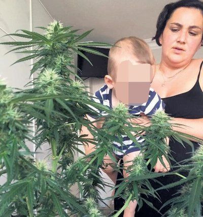 4 yaşındaki oğluna alkol içirip kenevir koklattı! Emlak kralının kızı bağımlı çıktı tedavi görecek - Resim: 3