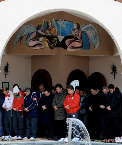 Cemaat kilisede namaz kıldı - Resim: 3