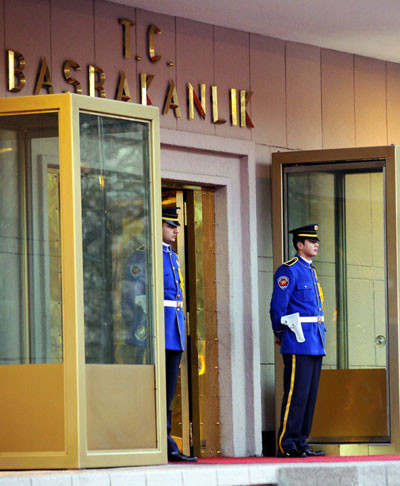 Polisler sarı-lacivert oldu - Resim: 3