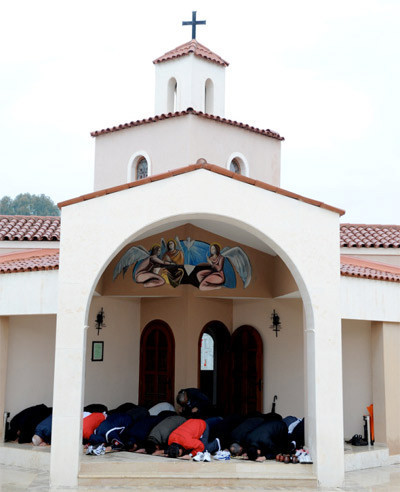 Cemaat kilisede namaz kıldı - Resim: 4