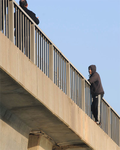 Saniye saniye intihar anı - Resim: 4