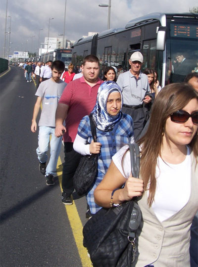 50 Metrobüs arka arkaya dizildi - Resim: 2