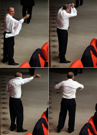 CHP'li vekillerden tişörtlü protesto! - Resim: 1