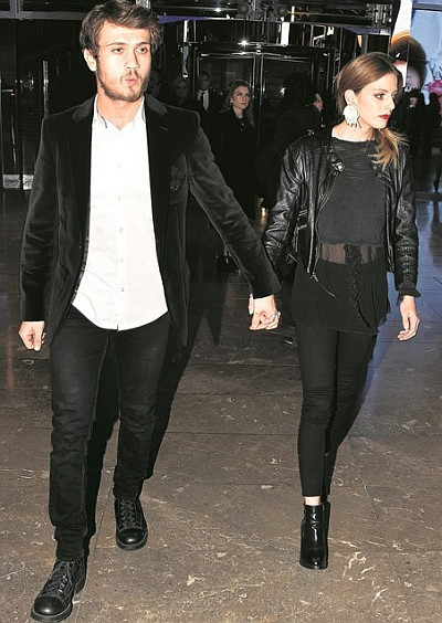 Öpüşme sahnesi kızdırdı sevgilisini terk etti - Resim: 4