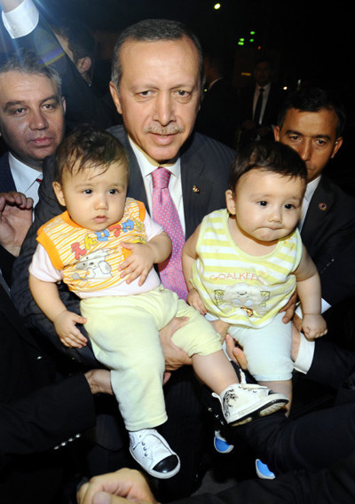 Erdoğan iftarını gecekonduda açtı - Resim: 4