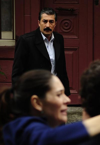 Günümüzdeki dizilerin sevilen kötüleri! - Resim: 1