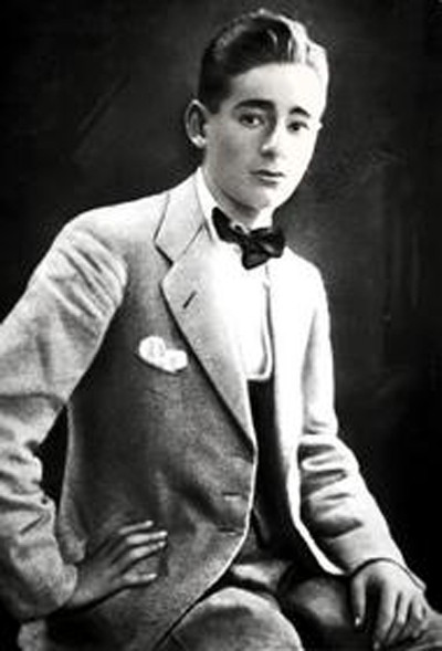 Fotoğraftaki çok ünlü siyasetçiyi tanıyabildiniz mi? - Resim: 1