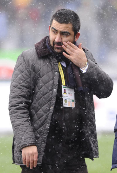 Ümit Özat taraftarı yumrukladı - Resim: 2