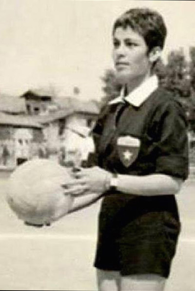 Dünyanın ilk kadın futbol hakemi Türk FIFA tescilledi - Resim: 1