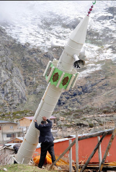 Rize'deki bu caminin minaresi kışın yatıyor yazın dikiliyor - Resim: 2