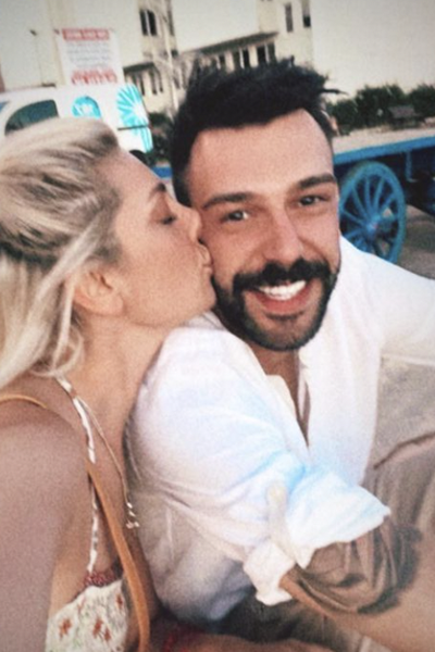 Dürüye'nin Güğümleri'nin yıldızıydı! Burcu Binici sevgilisiyle mutluluğa 'evet' dedi - Resim: 1