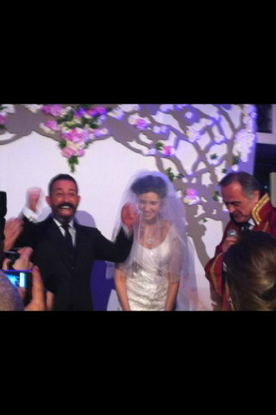 Ve Cem Yılmaz evlendi! - Resim: 2