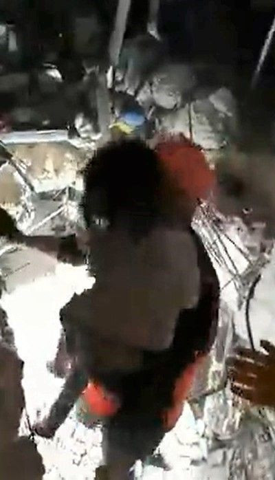 Depremde annesini kaybetti, hayata tutundu! Minik Öykü’nün gülüşü yürek sızlattı - Resim: 3