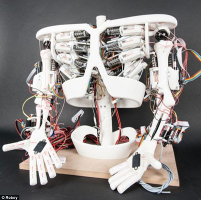 'Robot oğlan' ev işlerinde yardım etmeye geliyor - Resim: 3