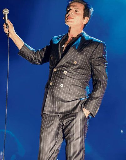 Teoman'ın yaptığına bakın! Sahneye atılan kondomu şişirip seyirciye fırlattı - Resim: 1